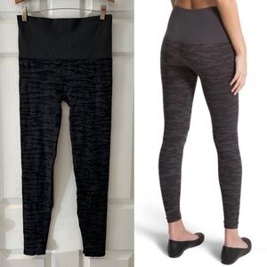 Assets By SPANX Seamless Camo Leggings